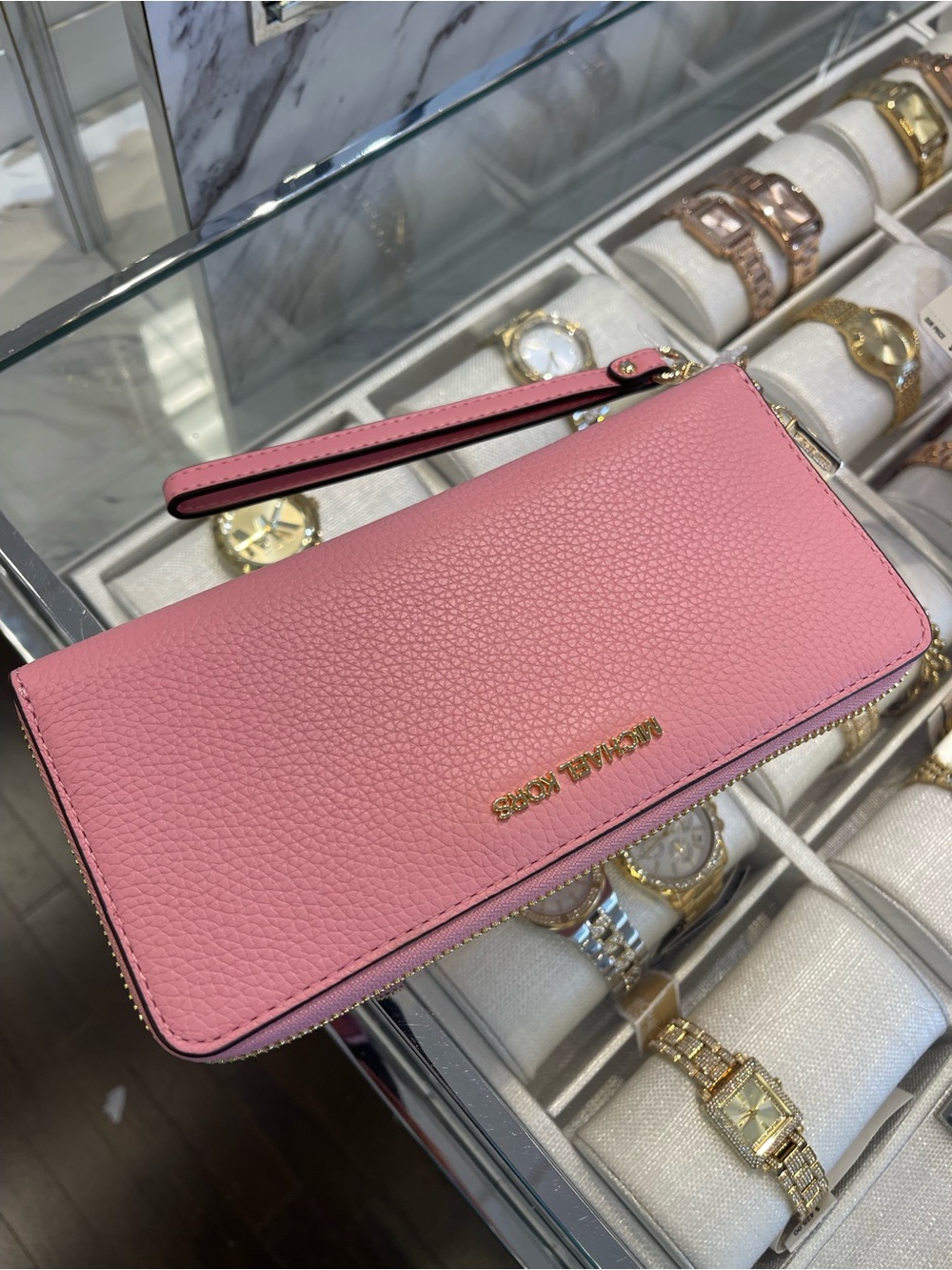 MICHAEL KORS Large Pebbled Leather Continental Wallet Wristlet Phone Holder
NWT - Picture 3 of 16